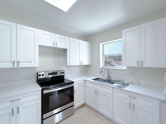 Дом в аренду по адресу 1141 NE 154th Ter - фото 7481173