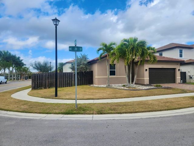 Продажа дома по адресу 4103 NE 20th St - фото 7459442