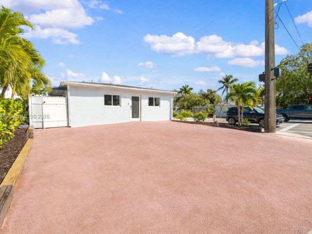 Продажа дома по адресу 1300 NW 7th Ave - фото 7481754