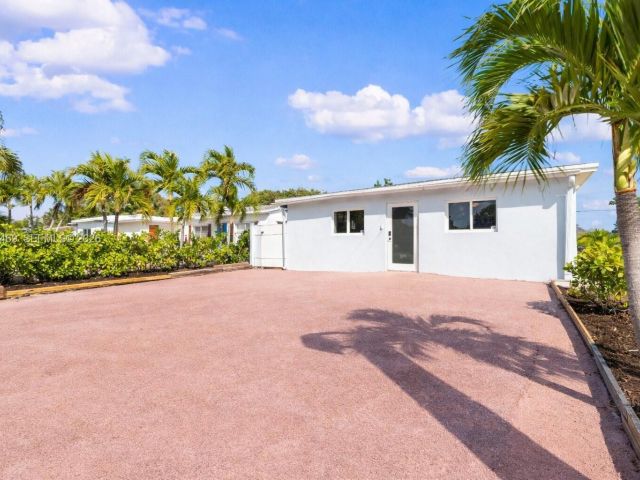 Продажа дома по адресу 1300 NW 7th Ave - фото 7481755