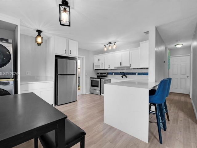 Продажа дома по адресу 1300 NW 7th Ave - фото 7481760