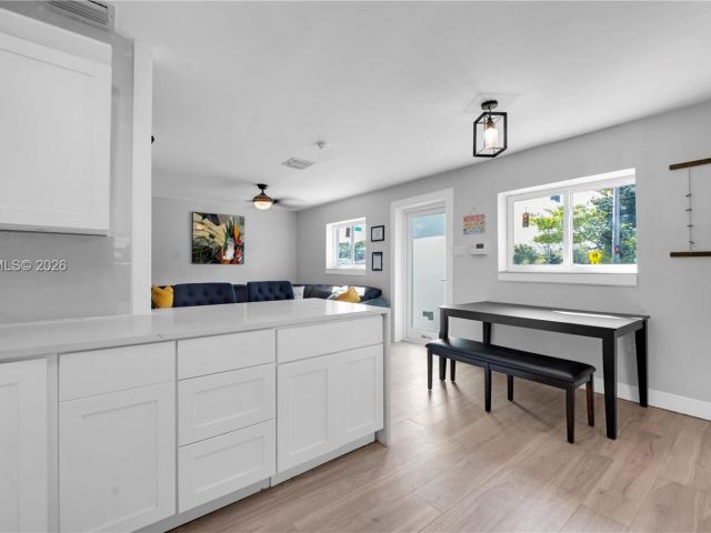 Продажа дома по адресу 1300 NW 7th Ave - фото 7481761