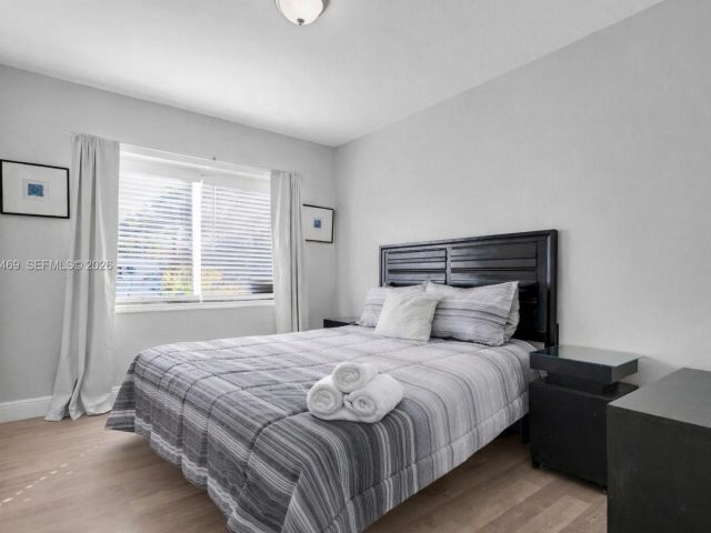 Продажа дома по адресу 1300 NW 7th Ave - фото 7481765