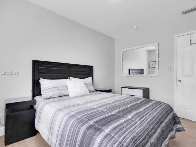 Продажа дома по адресу 1300 NW 7th Ave - фото 7481766