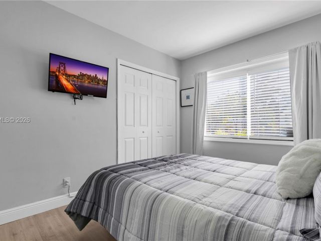 Продажа дома по адресу 1300 NW 7th Ave - фото 7481767