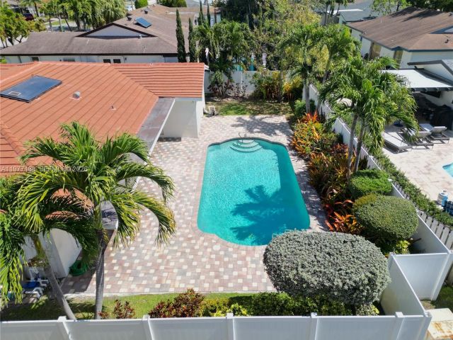 Продажа дома по адресу 1880 NE 206th Ter - фото 7517456