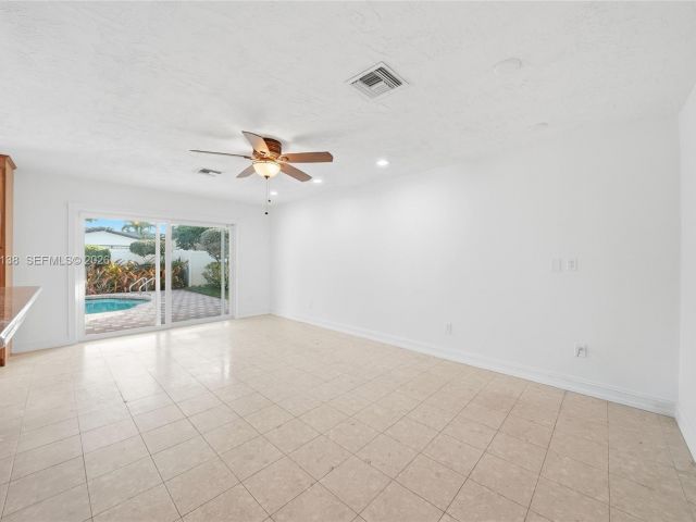 Продажа дома по адресу 1880 NE 206th Ter - фото 7517460