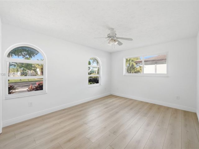 Продажа дома по адресу 1880 NE 206th Ter - фото 7517464