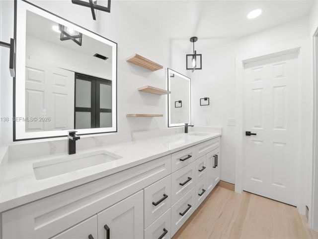 Продажа дома по адресу 1880 NE 206th Ter - фото 7517465