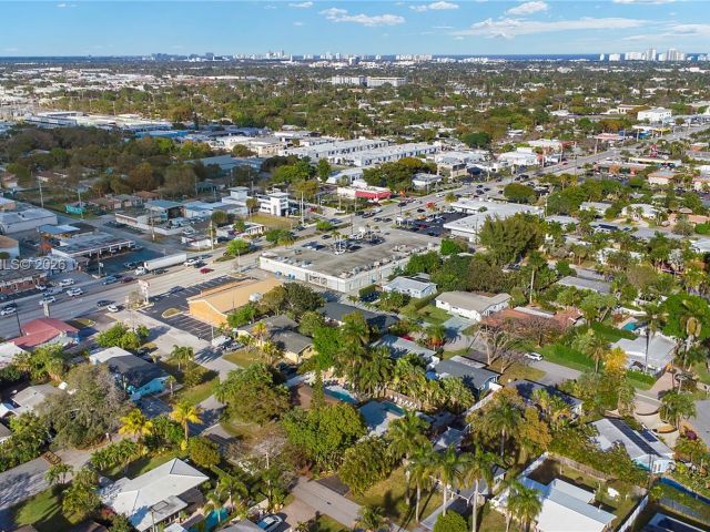 Продажа дома по адресу 3024 NE 2nd Ter - фото 7451409