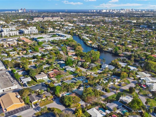 Продажа дома по адресу 3024 NE 2nd Ter - фото 7451410