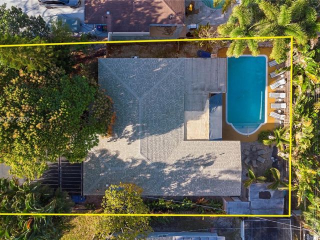 Продажа дома по адресу 3024 NE 2nd Ter - фото 7451411