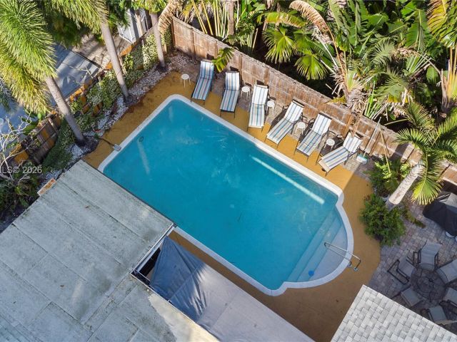 Продажа дома по адресу 3024 NE 2nd Ter - фото 7451412