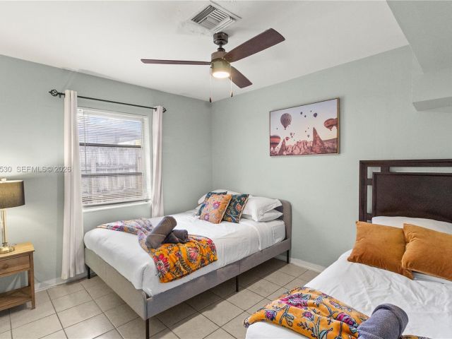 Продажа дома по адресу 3024 NE 2nd Ter - фото 7451417