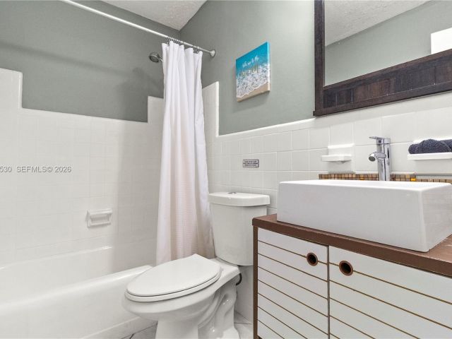 Продажа дома по адресу 3024 NE 2nd Ter - фото 7451418