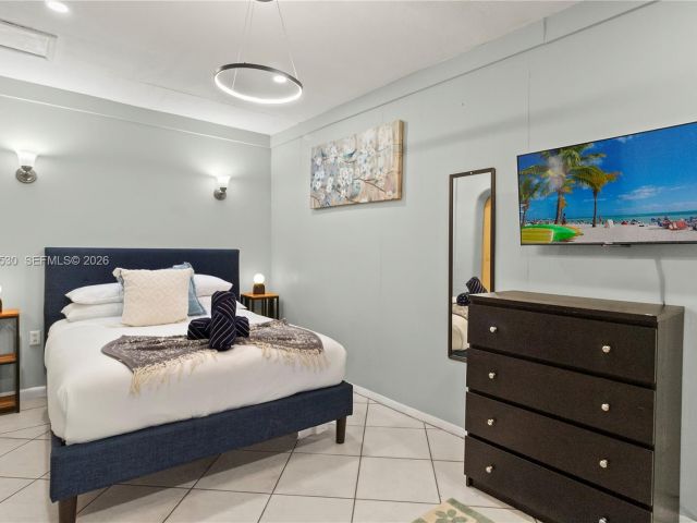 Продажа дома по адресу 3024 NE 2nd Ter - фото 7451419