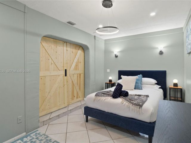 Продажа дома по адресу 3024 NE 2nd Ter - фото 7451420