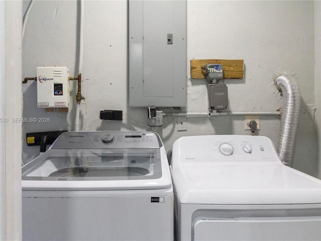 Продажа дома по адресу 3024 NE 2nd Ter - фото 7451421