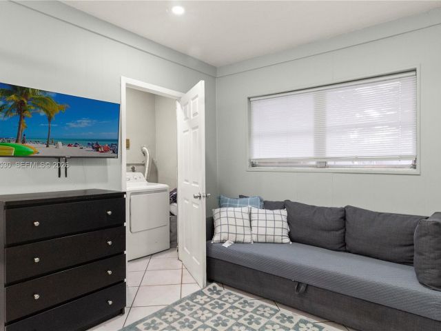 Продажа дома по адресу 3024 NE 2nd Ter - фото 7451422