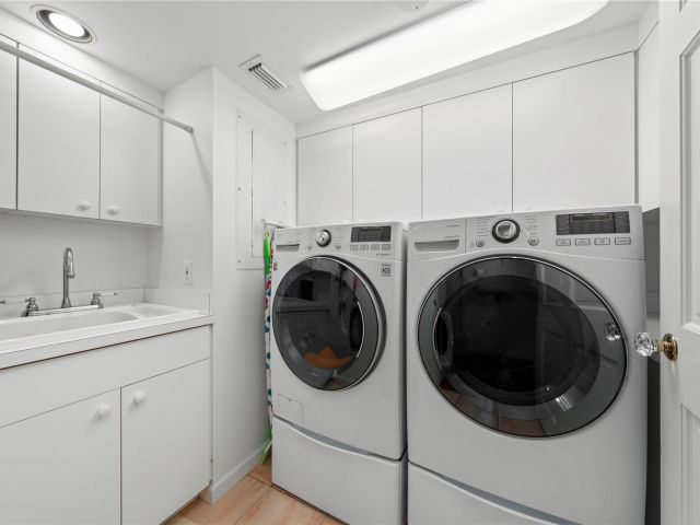 Продажа дома по адресу 330 Royal Plaza Drive - фото 8164625