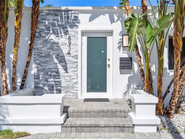 Продажа дома по адресу 8934 Harding Ave - фото 7467163