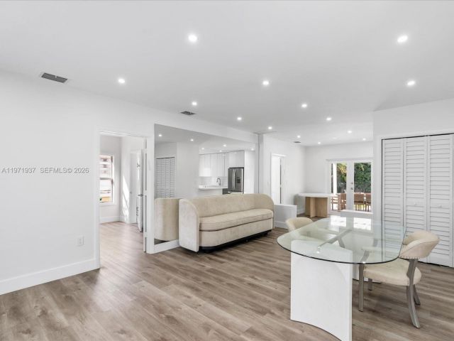 Продажа дома по адресу 8934 Harding Ave - фото 7467168