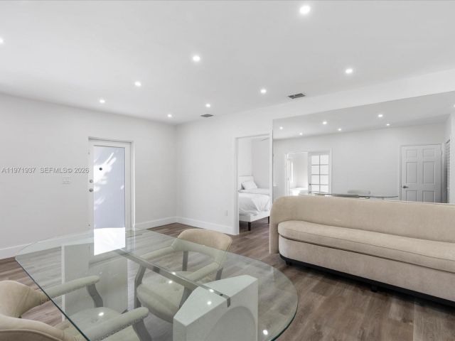 Продажа дома по адресу 8934 Harding Ave - фото 7467171