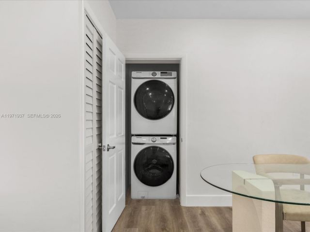 Продажа дома по адресу 8934 Harding Ave - фото 7467177