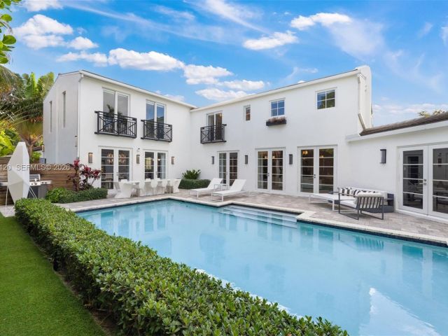 Продажа дома по адресу 2887 Pine Tree Dr - фото 7469046