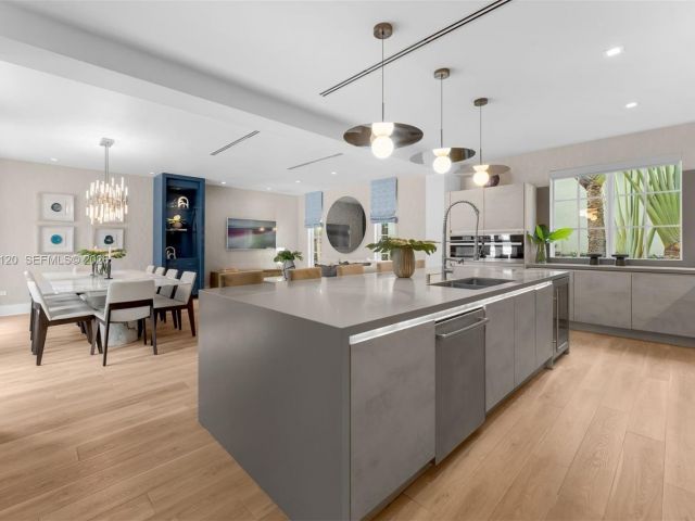 Продажа дома по адресу 2887 Pine Tree Dr - фото 7469055