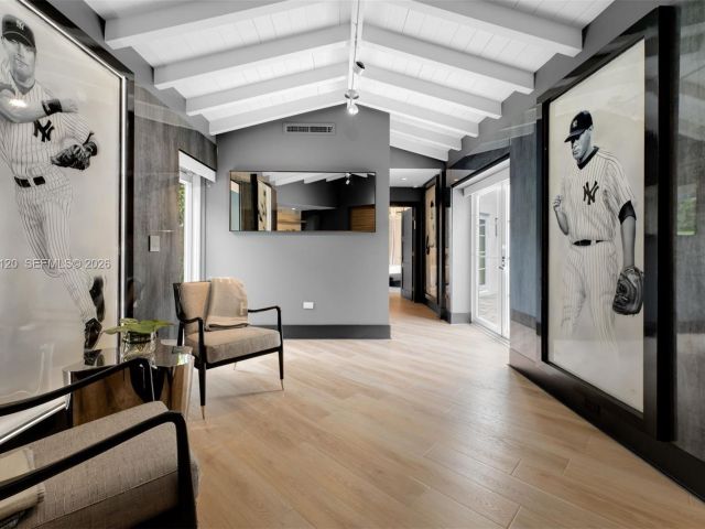 Продажа дома по адресу 2887 Pine Tree Dr - фото 7469057