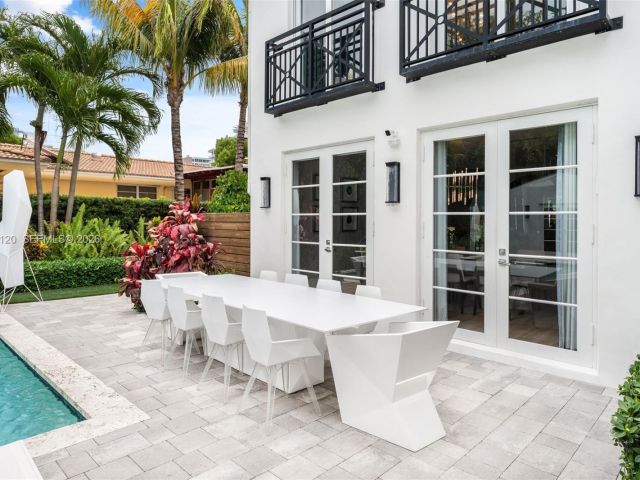 Продажа дома по адресу 2887 Pine Tree Dr - фото 7469062