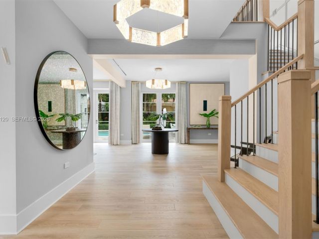 Продажа дома по адресу 2887 Pine Tree Dr - фото 7469063