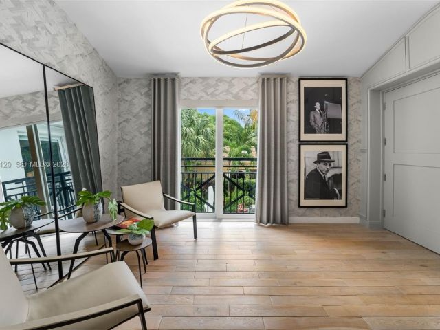 Продажа дома по адресу 2887 Pine Tree Dr - фото 7469064