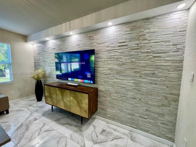 Дом в аренду по адресу 4334 Ficus St - фото 7474076