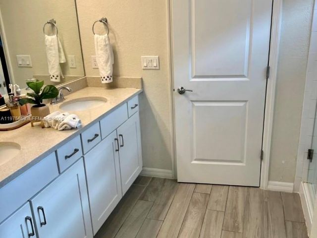 Дом в аренду по адресу 4334 Ficus St - фото 7474081