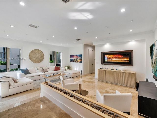 Продажа дома по адресу 7440 SW 56th Ct - фото 7466234