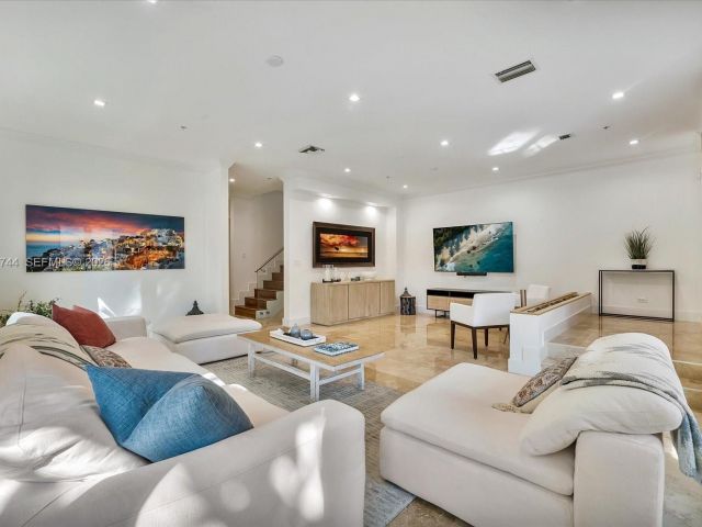 Продажа дома по адресу 7440 SW 56th Ct - фото 7466235