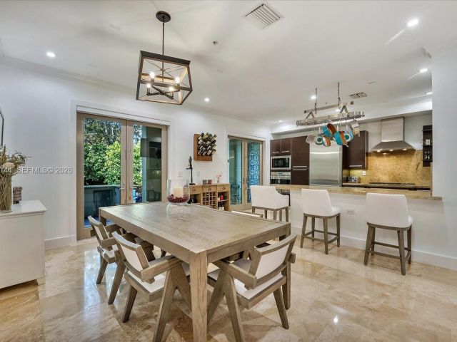 Продажа дома по адресу 7440 SW 56th Ct - фото 7466239