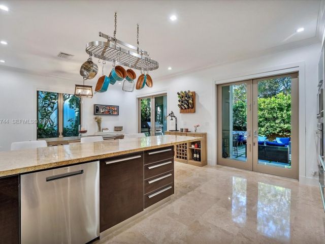 Продажа дома по адресу 7440 SW 56th Ct - фото 7466243