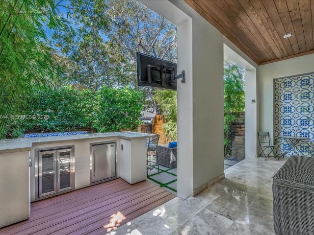 Продажа дома по адресу 7440 SW 56th Ct - фото 7466247