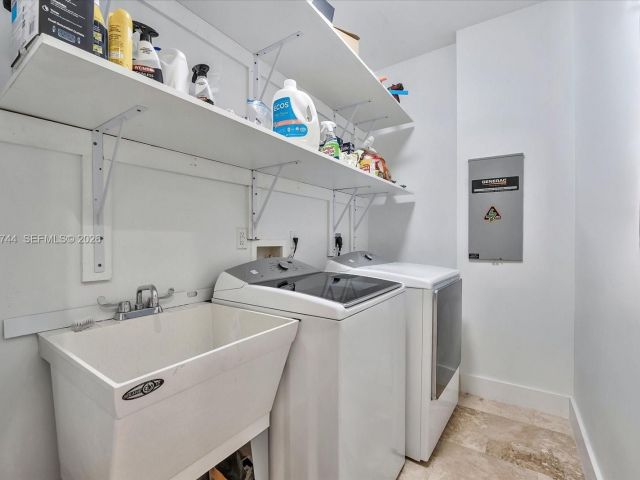 Продажа дома по адресу 7440 SW 56th Ct - фото 7466249