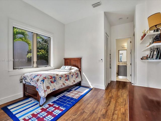 Продажа дома по адресу 7440 SW 56th Ct - фото 7466250