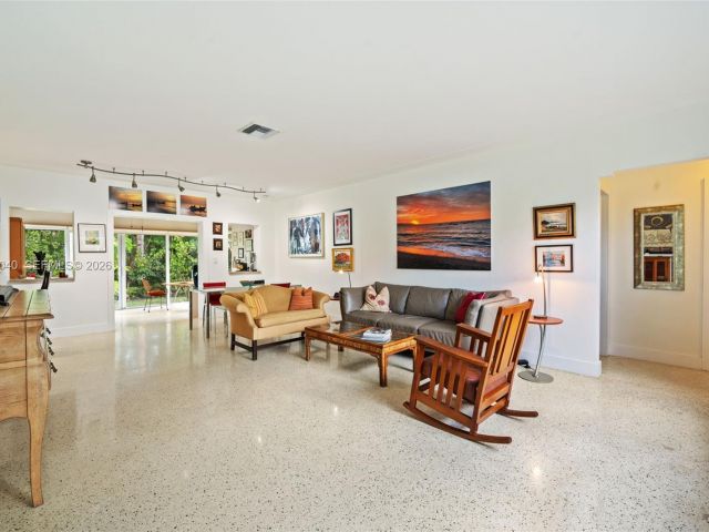 Продажа дома по адресу 8819 Hawthorne Ave - фото 7467015