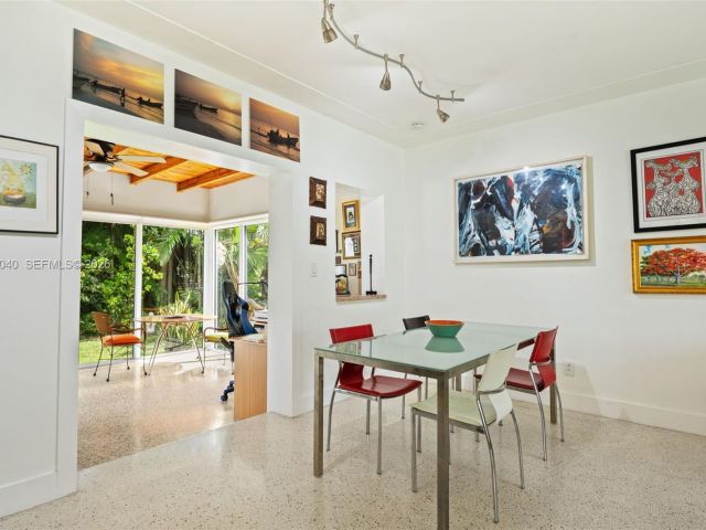 Продажа дома по адресу 8819 Hawthorne Ave - фото 7467017