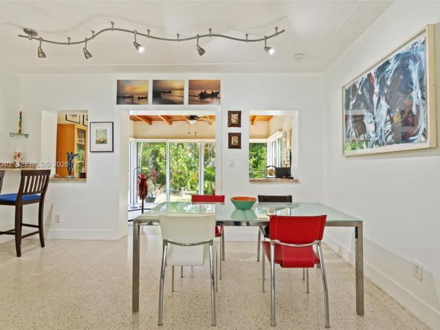 Продажа дома по адресу 8819 Hawthorne Ave - фото 7467019