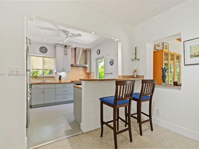 Продажа дома по адресу 8819 Hawthorne Ave - фото 7467021