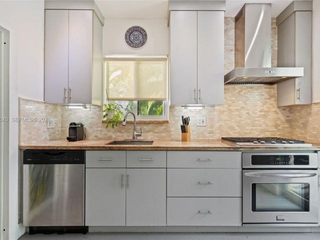 Продажа дома по адресу 8819 Hawthorne Ave - фото 7467023