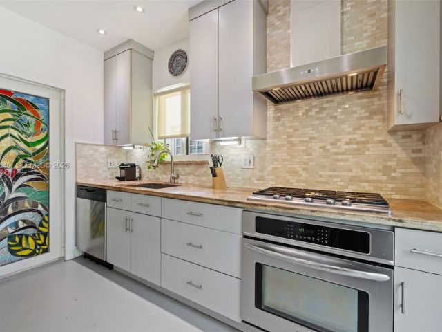 Продажа дома по адресу 8819 Hawthorne Ave - фото 7467025