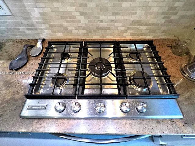 Продажа дома по адресу 8819 Hawthorne Ave - фото 7467031